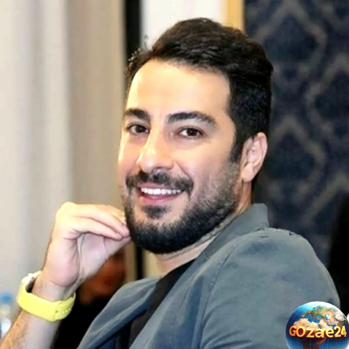نوید محمدزاده با استایل متفاوت و کت و شلوار عجیب، سوژه جدید کاربران شد