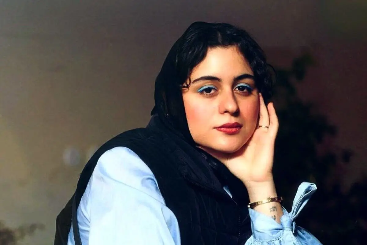 عکس استایل شیک و مامان‌پسند فاطیما بهارمست با آرایش هنری در رویدادهای هنری