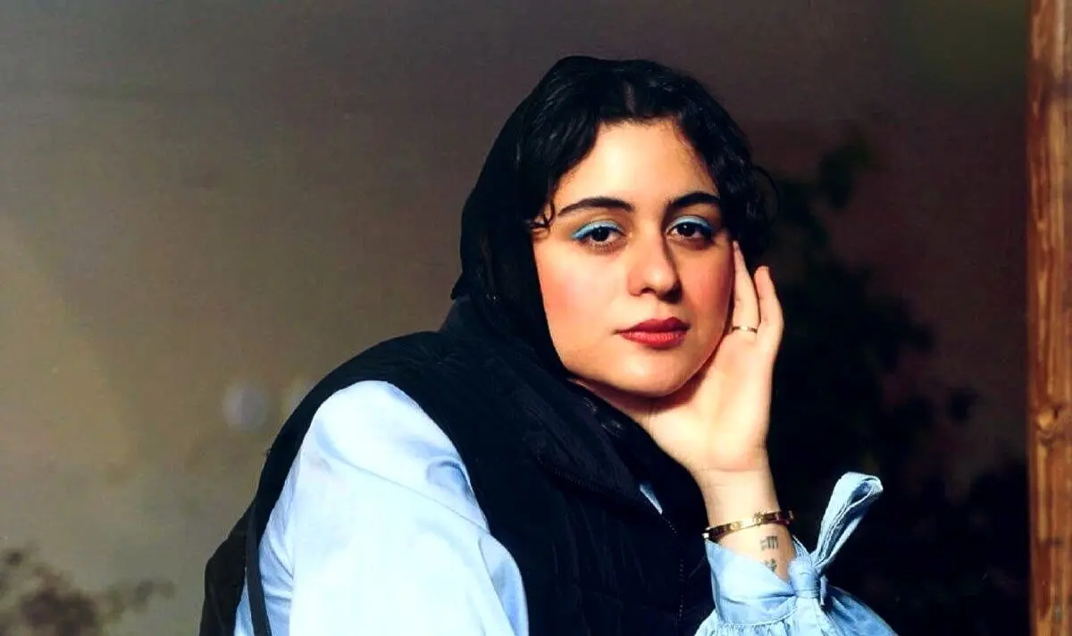 عکس استایل شیک و مامان‌پسند فاطیما بهارمست با آرایش هنری در رویدادهای هنری