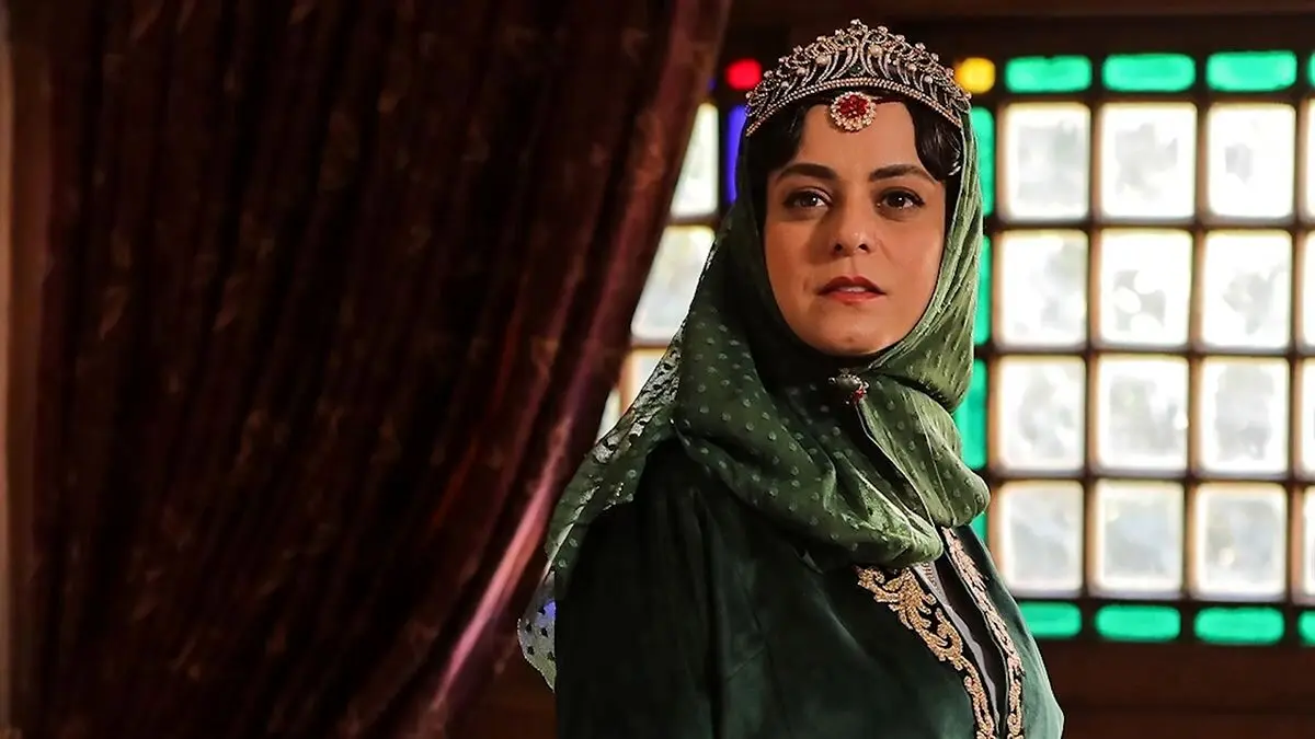 رونمایی غزل شاکری از خواهر دوقلو و مراسم ختم مادر هنرمند فرشته طایرپور