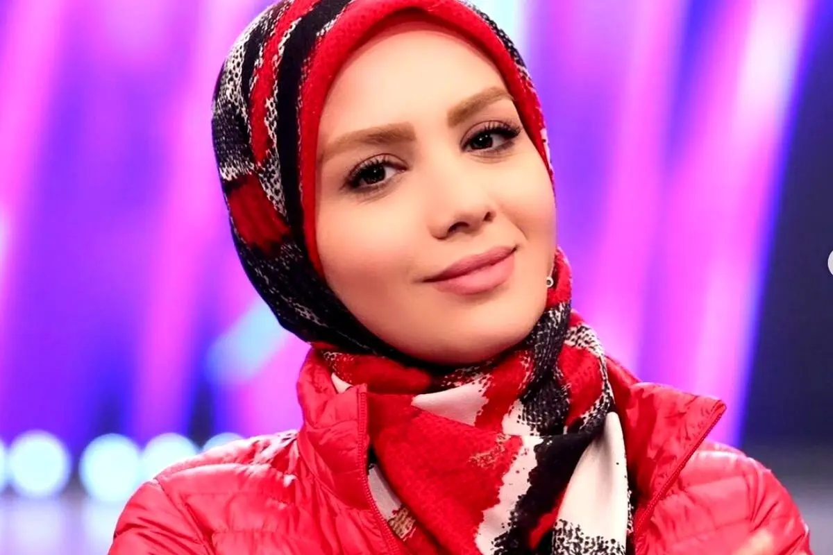 مبینا نصیری با سینی چای و قوری گل سرخ؛ خاطرات نوستالژیک خانه‌های قدیمی و تأکید بر رژیم قند نخورید