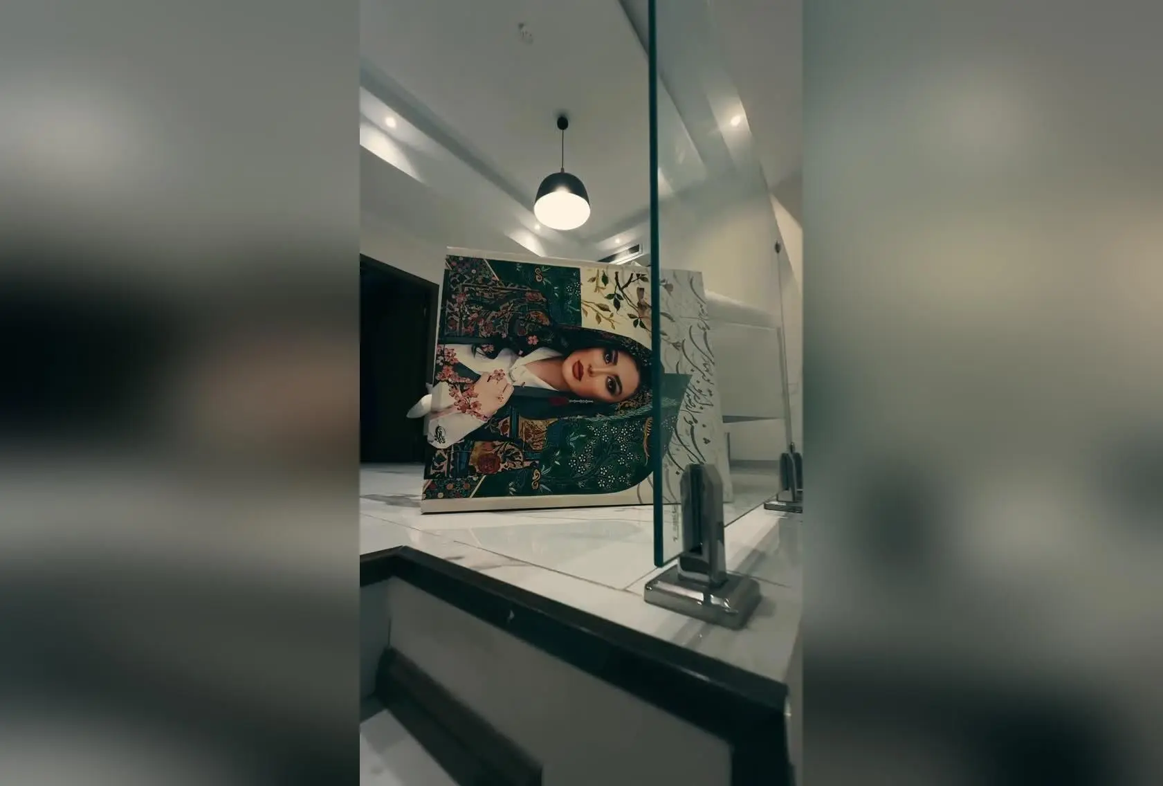 پرتو هنری مریم معصومی: تابلو خط و نقاشی با احساس عاشقانه و طراحی منحصربه‌فرد
