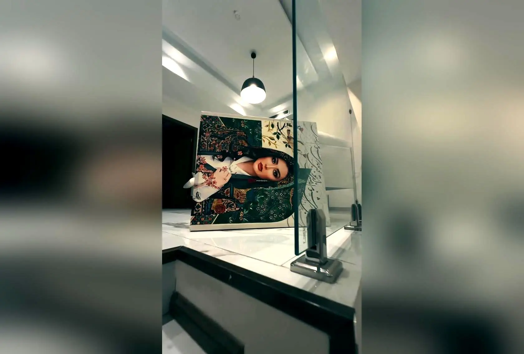 پرتو هنری مریم معصومی: تابلو خط و نقاشی با احساس عاشقانه و طراحی منحصربه‌فرد