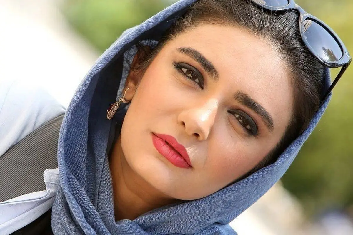 تمرکز و مدیتیشن لیندا کیانی در طبیعت بکر و آرامش‌بخش لبه پرتگاه