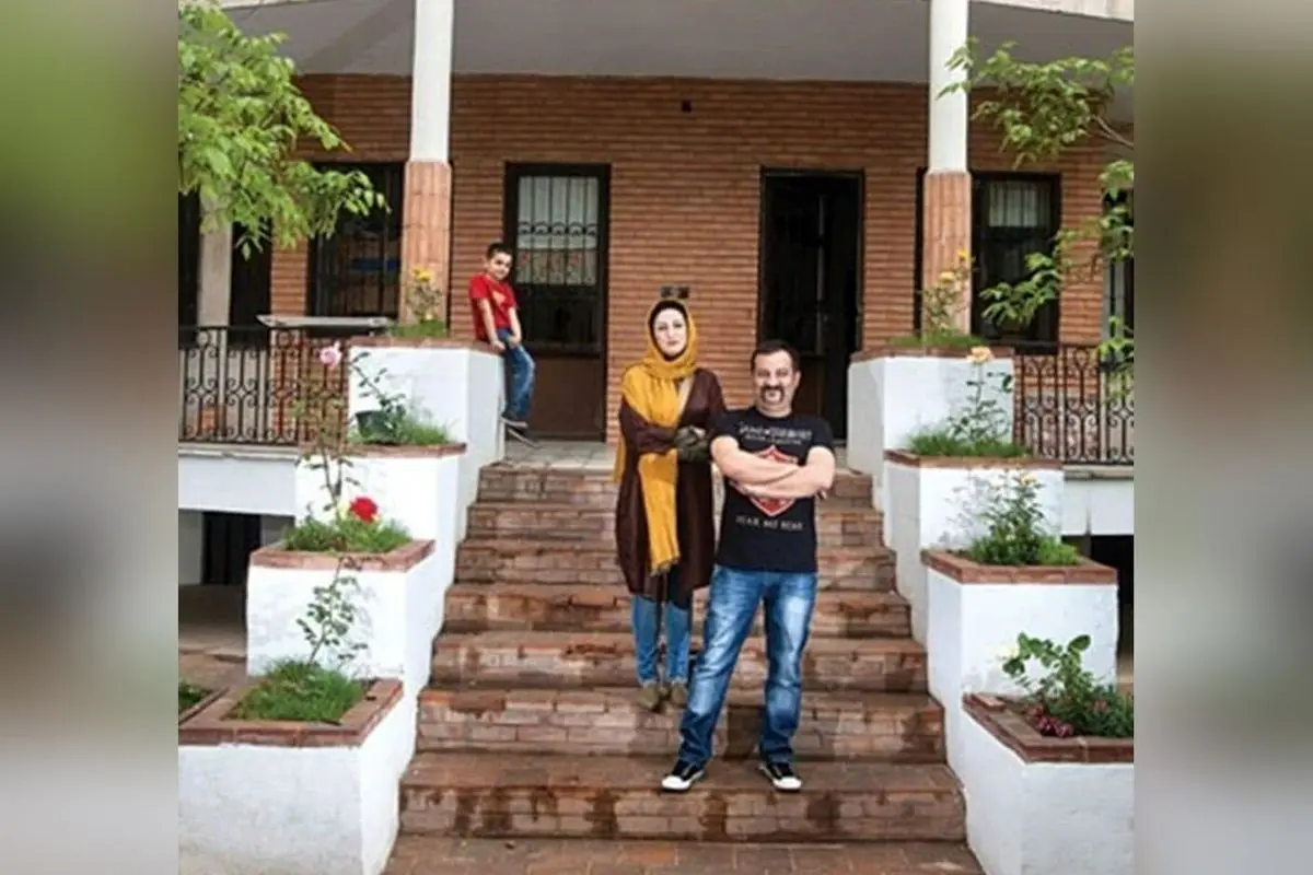 خانه قدیمی و رویایی مهراب قاسم‌خانی و شقایق دهقان؛ طراحی داخلی ساده، دیوارهای آجری و فضای خارجی دلنشین