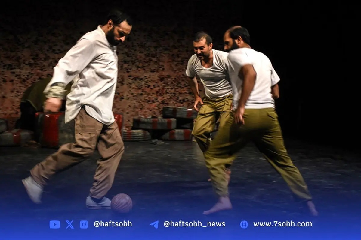 تئاتر جنگی «پچ پچه‌های پشت خط نبرد»؛ روایت واقعی از صحنه‌های زندگی در دل جنگ و اثرات آن بر حافظه جمعی