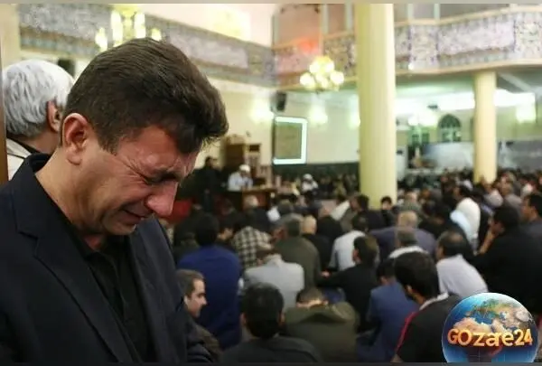 تصاویر دیدنی از مراسم ختم مادر امیر قلعه‌نویی با حضور چهره‌های سرشناس و بنرهای تسلیتی در سال ۱۳۹۱