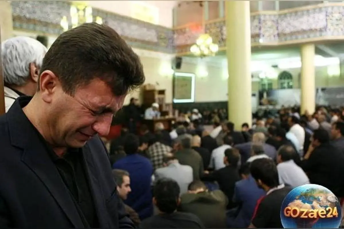 تصاویر دیدنی از مراسم ختم مادر امیر قلعه‌نویی با حضور چهره‌های سرشناس و بنرهای تسلیتی در سال ۱۳۹۱