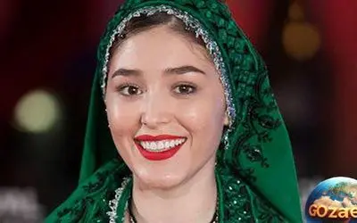 فرشته حسینی با استایل بهاری و گل‌گلی در حال رانندگی؛ عکس جدید و بیوگرافی بازیگر افغانستانی محبوب