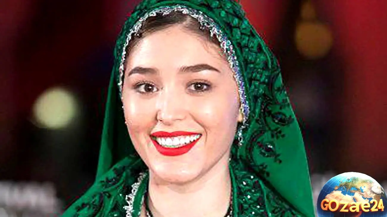 فرشته حسینی با استایل بهاری و گل‌گلی در حال رانندگی؛ عکس جدید و بیوگرافی بازیگر افغانستانی محبوب