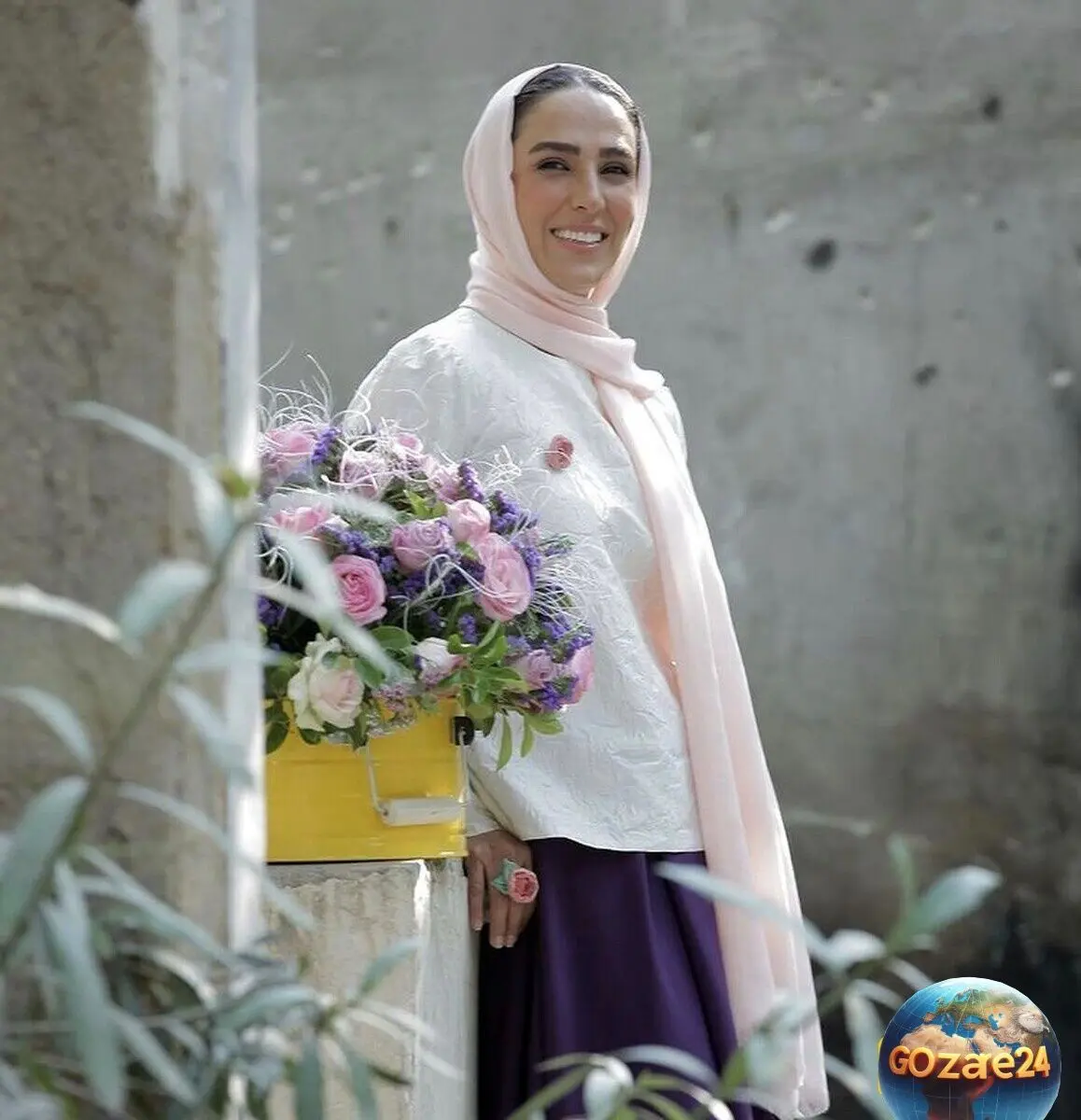 چیدمان میز تولد همسر به سبک سوگل طهماسبی + عکس | کیکی با تم پاییزی، دو شاخه گل آفتابگردان و بادکنک‌های رنگی؛ عشقتون همیشه زنده و مانا