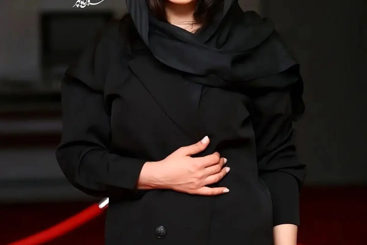 ژست دلبرانه سانیا سالاری در طبیعت سبز و یادبود پانزدهمین سالگرد درگذشت پدرش