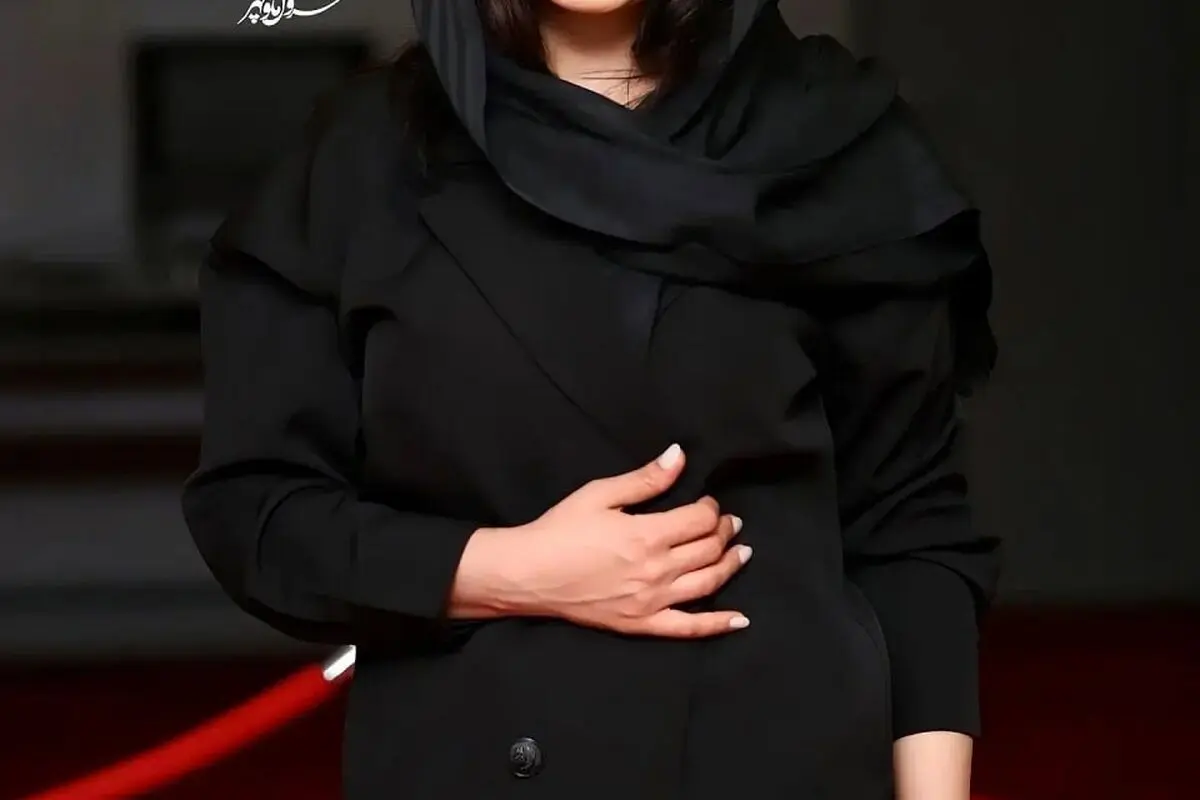 ژست دلبرانه سانیا سالاری در طبیعت سبز و یادبود پانزدهمین سالگرد درگذشت پدرش