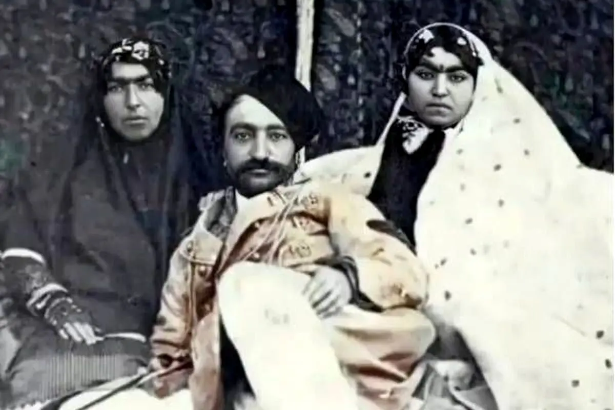 عکس نادر و تاریخی از جمع همسران ناصرالدین‌شاه در حرمسرا؛ لحظه‌ای دیدنی از دوران قاجار