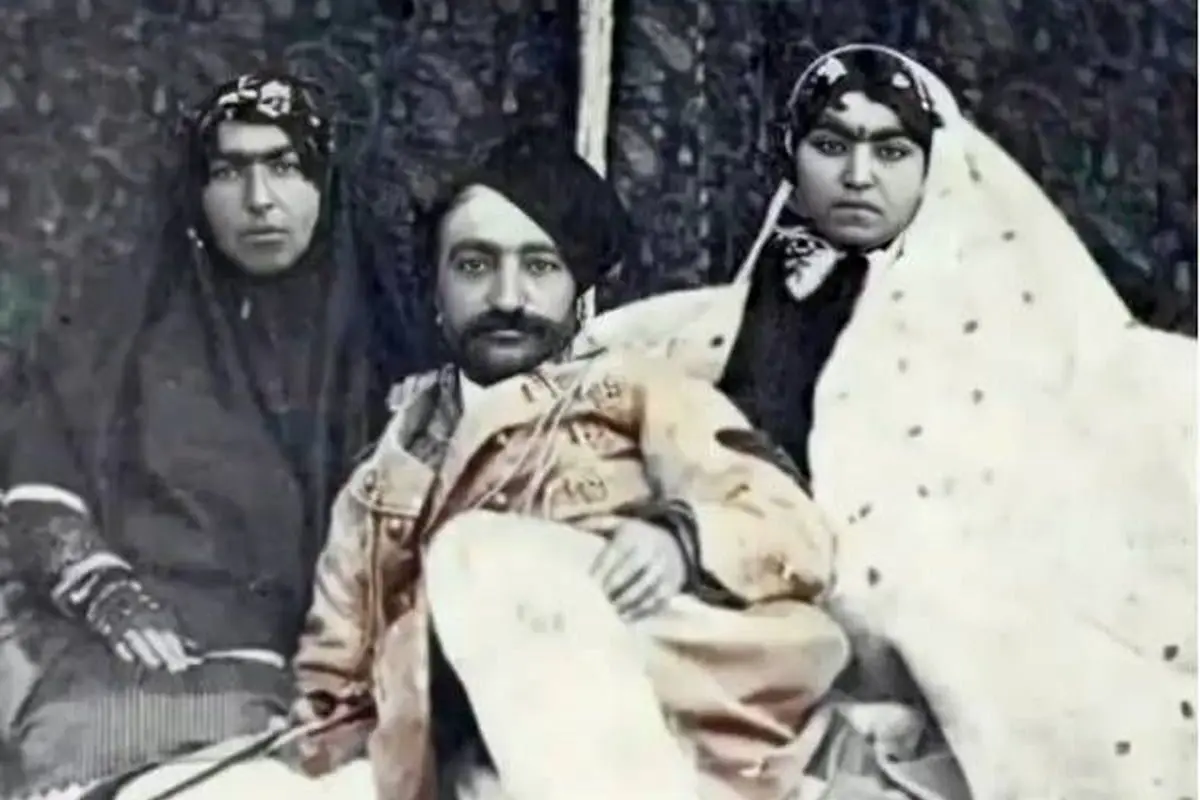عکس نادر و تاریخی از جمع همسران ناصرالدین‌شاه در حرمسرا؛ لحظه‌ای دیدنی از دوران قاجار