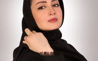 شیلا خداداد با استایل مینیمال و مانتو طوسی با جیب‌های دستکش آشپزی | عکس جدید و استایل شیک بازیگر محبوب