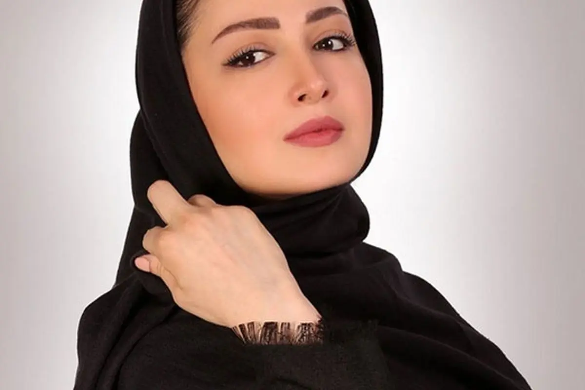 شیلا خداداد با استایل مینیمال و مانتو طوسی با جیبهای دستکش آشپزی | عکس جدید و استایل شیک بازیگر محبوب