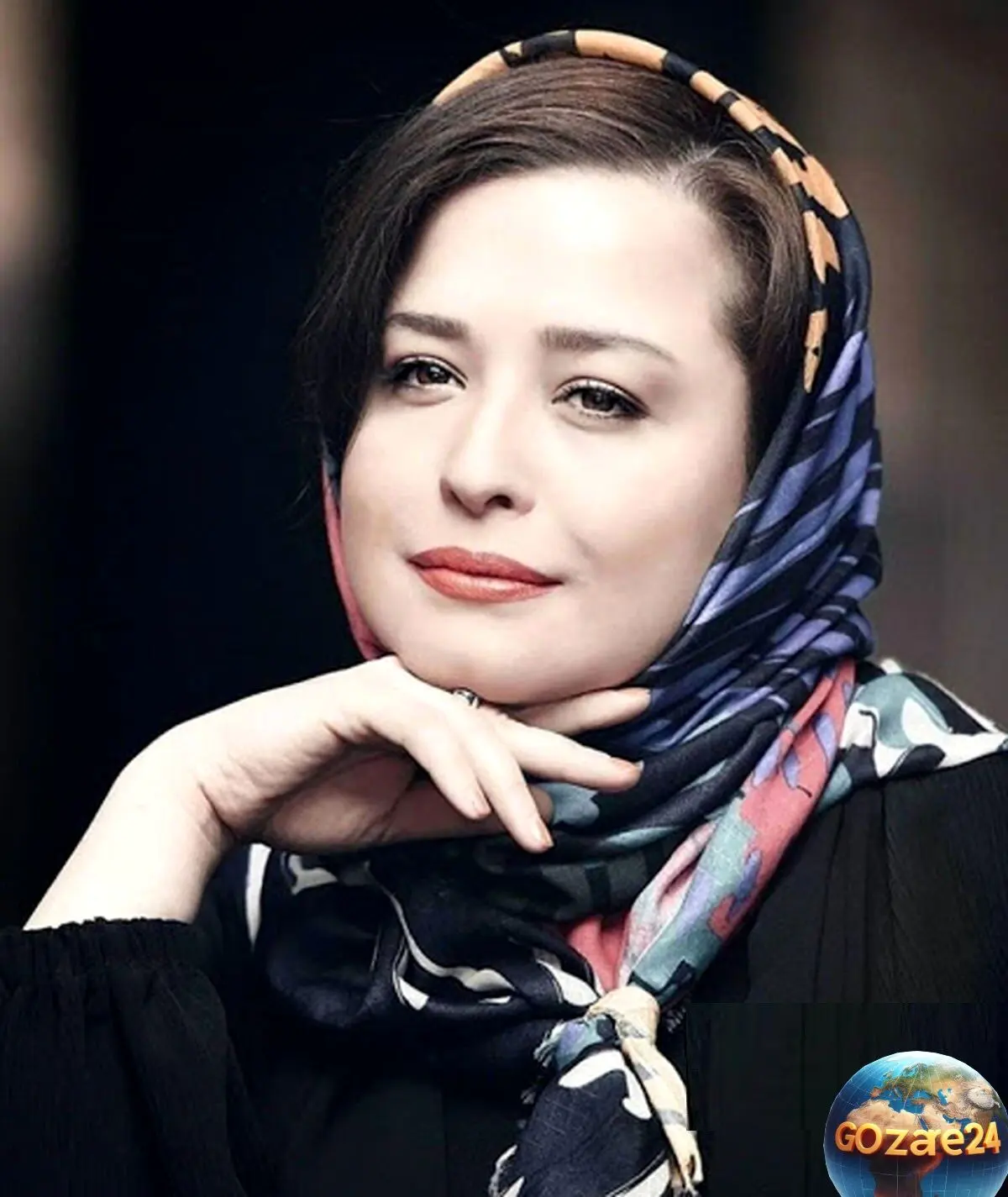 مهراوه شریفی نیا با ظاهر جدید و سلفی عجیب در ماشین لوکسش با روسری رنگی و سنتی + عکس