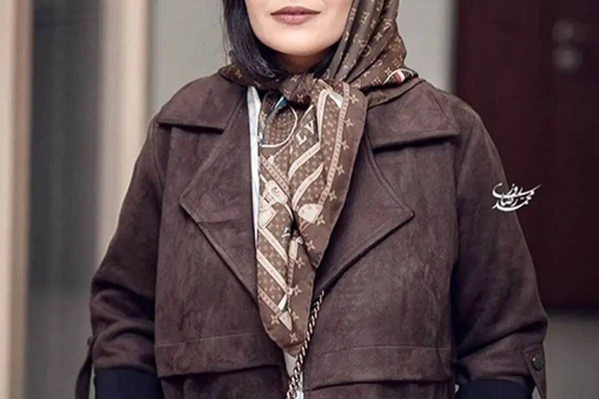 تصویر جدید ساره بیات با آرایش غلیظ و ابروهای پررنگ در استوری اینستاگرام