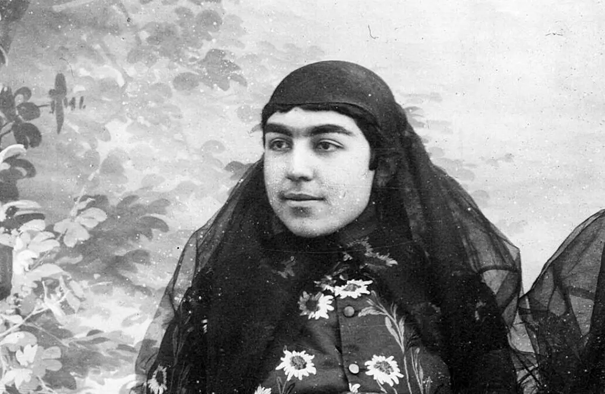 تصویر نوه ناصرالدین شاه در ۴۰ سالگی در حال تهیه ترشی؛ سفری به تاریخ خاندان قاجار