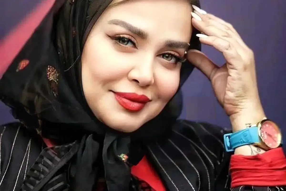 استایل تابستانی بهاره رهنما با مینی اسکارف و عینک آبی جذاب در فضای مجازی