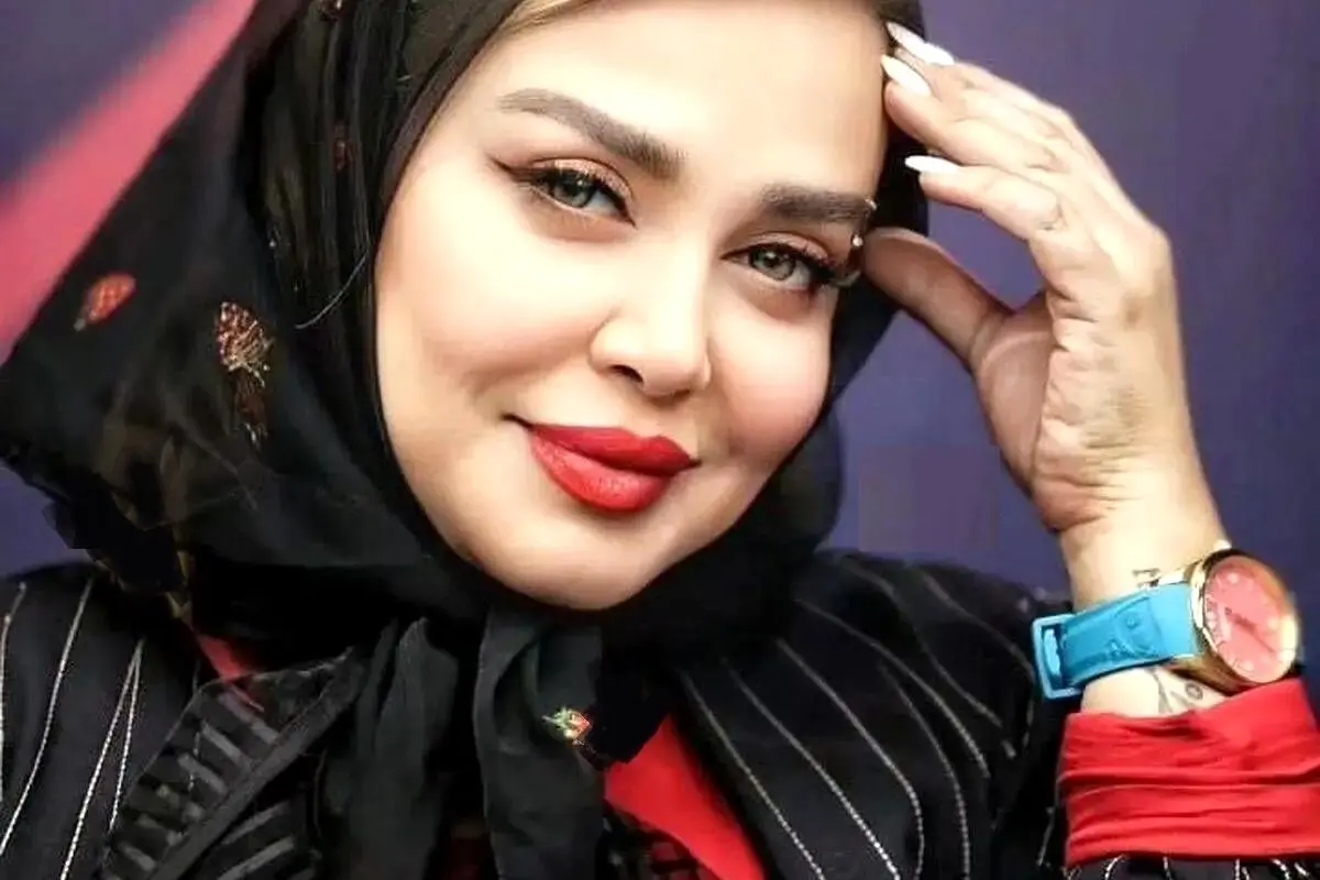 استایل تابستانی بهاره رهنما با مینی اسکارف و عینک آبی جذاب در فضای مجازی