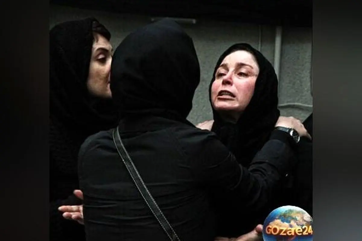 ژاله صامتی در مراسم عزای سعید راد با استایل مشکی و چهره غمزده، همیشگی در سادگی و وقار