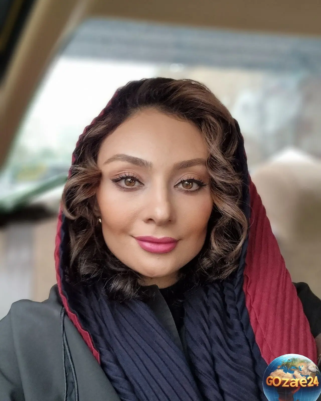 سلفی خانوادگی شاد منوچهر هادی و یکتا ناصر در پارک‌گردی همراه با شیطنت دخترشان