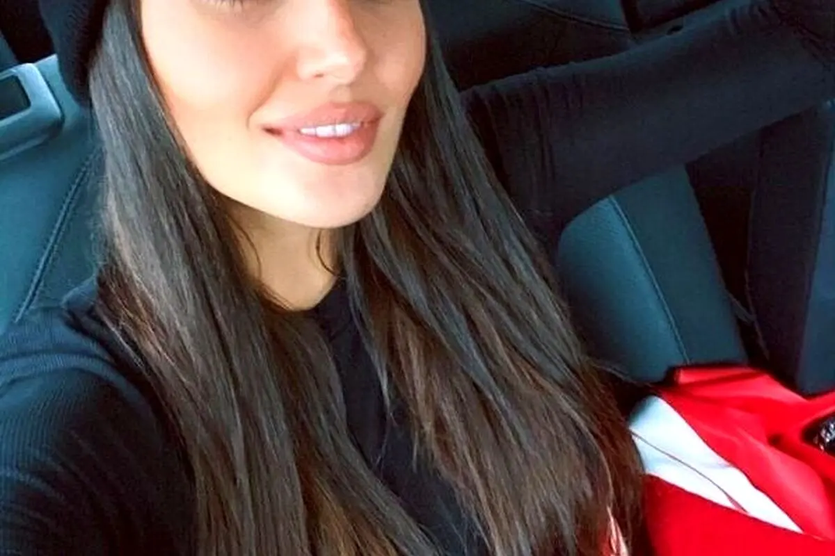 ژست و استایل عجیب هانده ارچل و خواهرش در کنار کوه و بیابان + تصاویر متفاوت