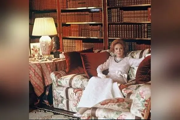 مدل کاناپه‌های زنانه مشهور جهان؛ طرح‌ها و سلیقه‌های خاص در دکوراسیون لوکس