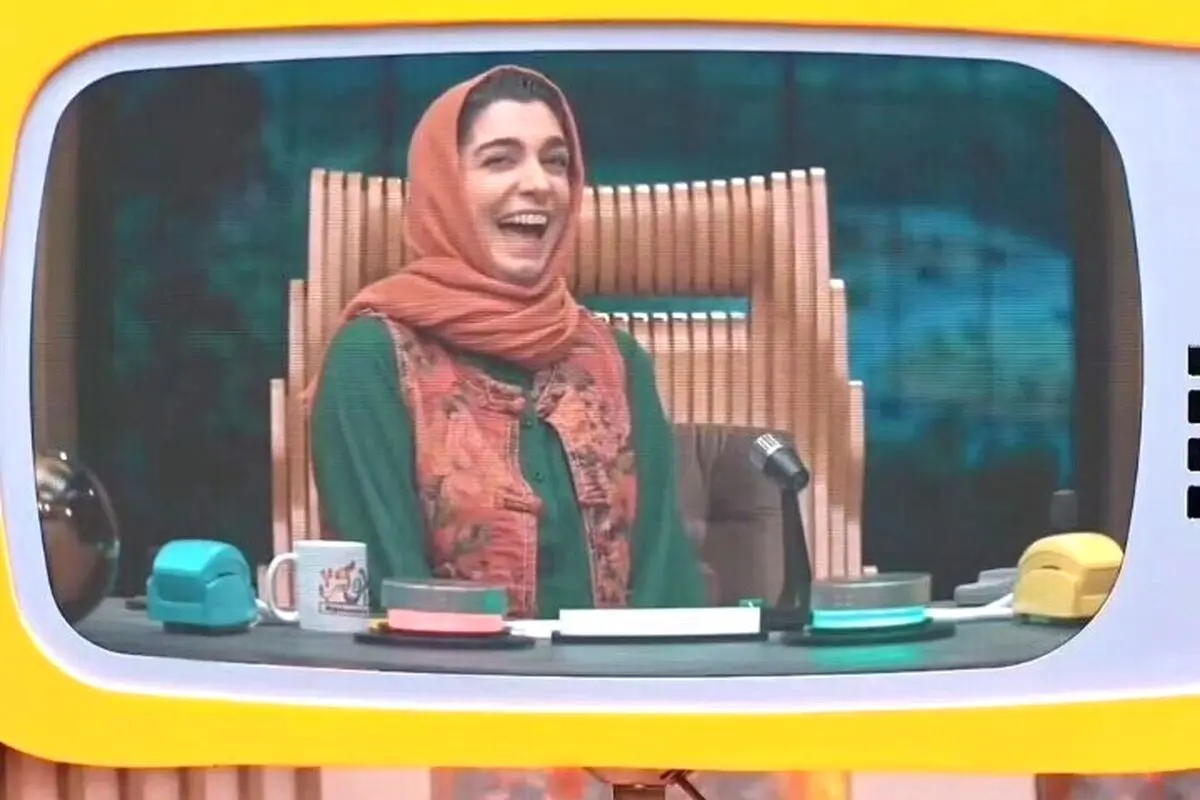 خلاقیت خنده‌دار الیکا عبدالرزاقی در تزئین کیک خانگی با اسمارتیزهای رنگارنگ + عکس کودک درون فعالش
