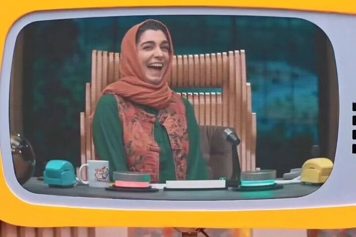 خلاقیت خنده‌دار الیکا عبدالرزاقی در تزئین کیک خانگی با اسمارتیزهای رنگارنگ + عکس کودک درون فعالش