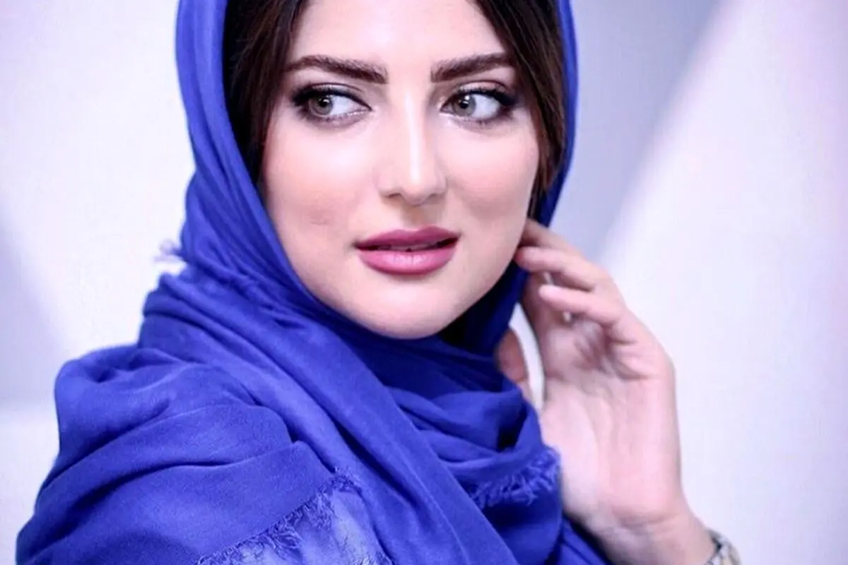 هلیا امامی با استایل اولدمدانی و استایلیش‌ترین توربان و بوت پاشنه‌بلند در پارک گردی پاییزی | عکس و جزییات