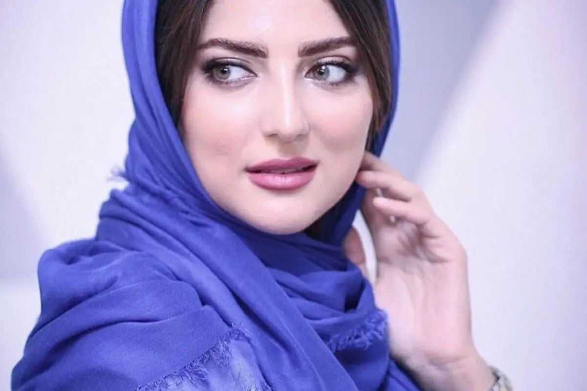 هلیا امامی با استایل اولدمدانی و استایلیش‌ترین توربان و بوت پاشنه‌بلند در پارک گردی پاییزی | عکس و جزییات