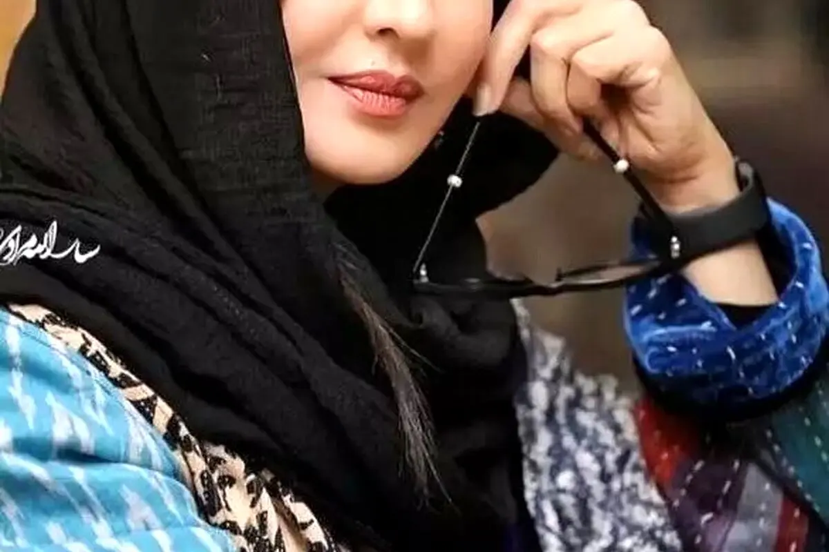 نیکی کریمی در استایل رسمی با لباس مخمل دراپه در آلمان