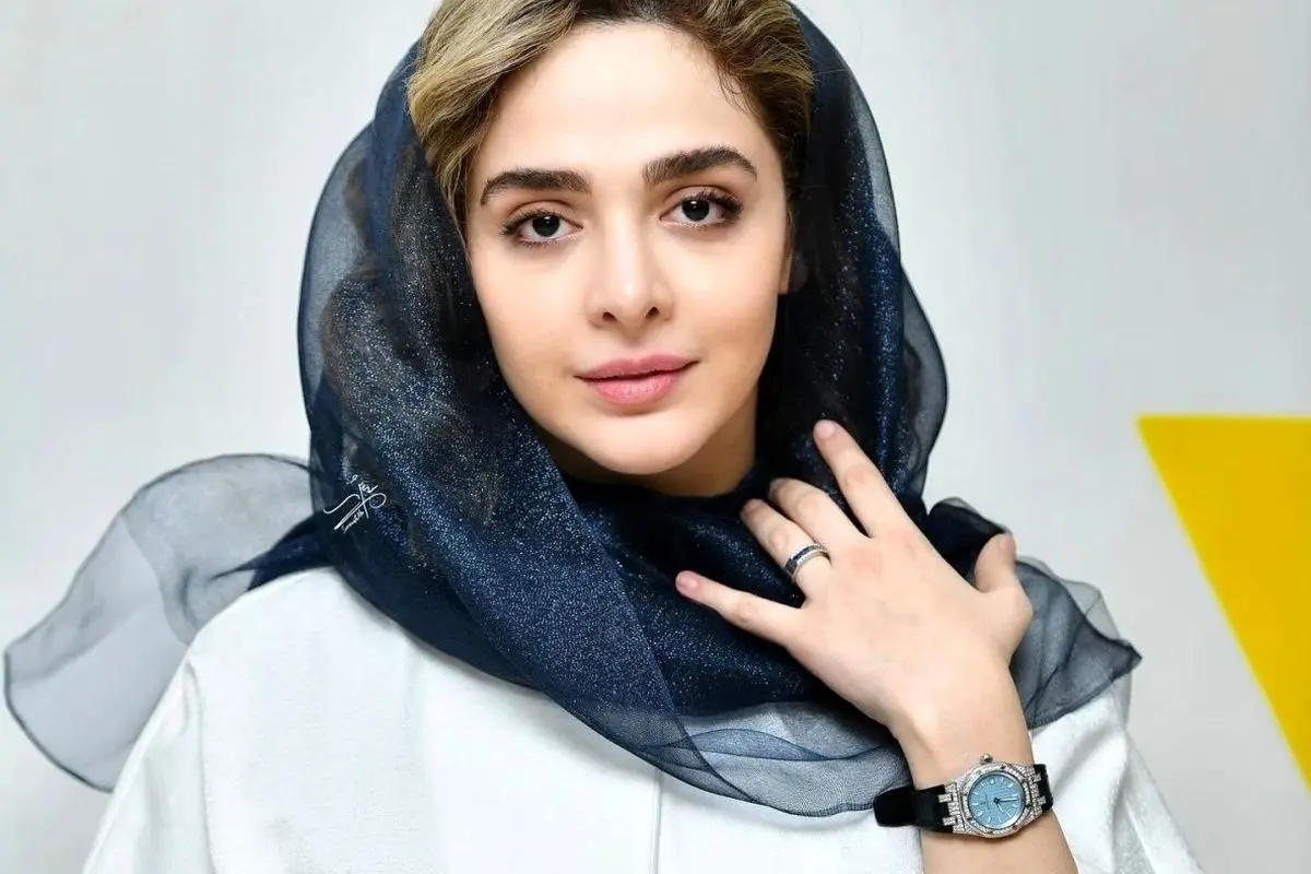 عکس جدید و جذاب المیرا دهقانی کنار دریا؛ بازیگر سریال «لحظه گرگ و میش» در کنار آبهای آرام