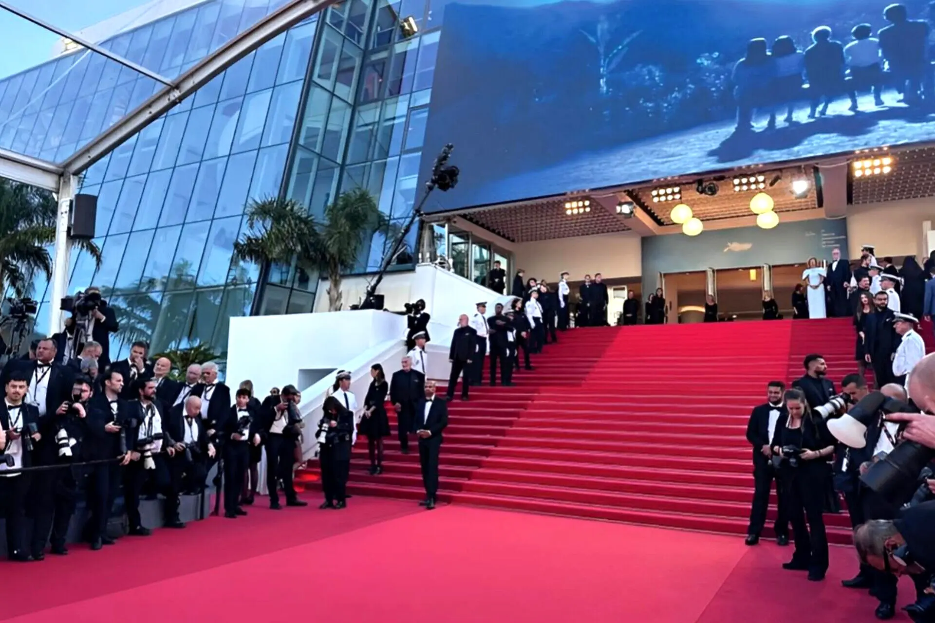 پای اینفلوئنسرها به جشنواره کن نیز باز شد؛ فرش قرمز در تسخیر چهره‌های مجازی