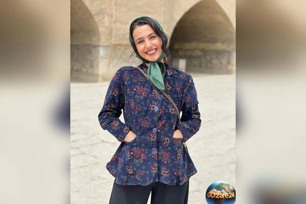 جوانه دلشاد در لباس دخترانه و ژست مظلومانه در کلاس درس + عکس جدید در اینستاگرام