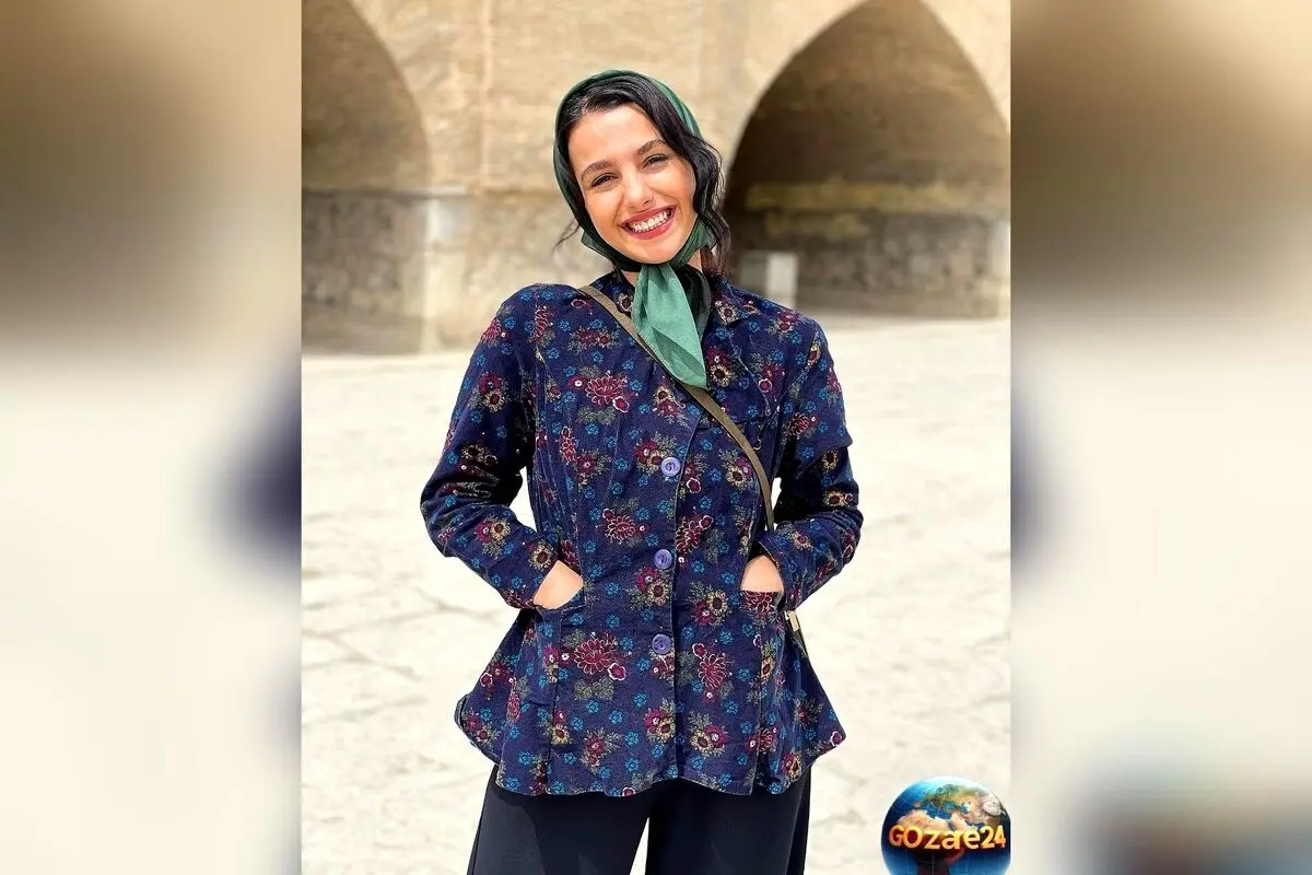 جوانه دلشاد در لباس دخترانه و ژست مظلومانه در کلاس درس + عکس جدید در اینستاگرام