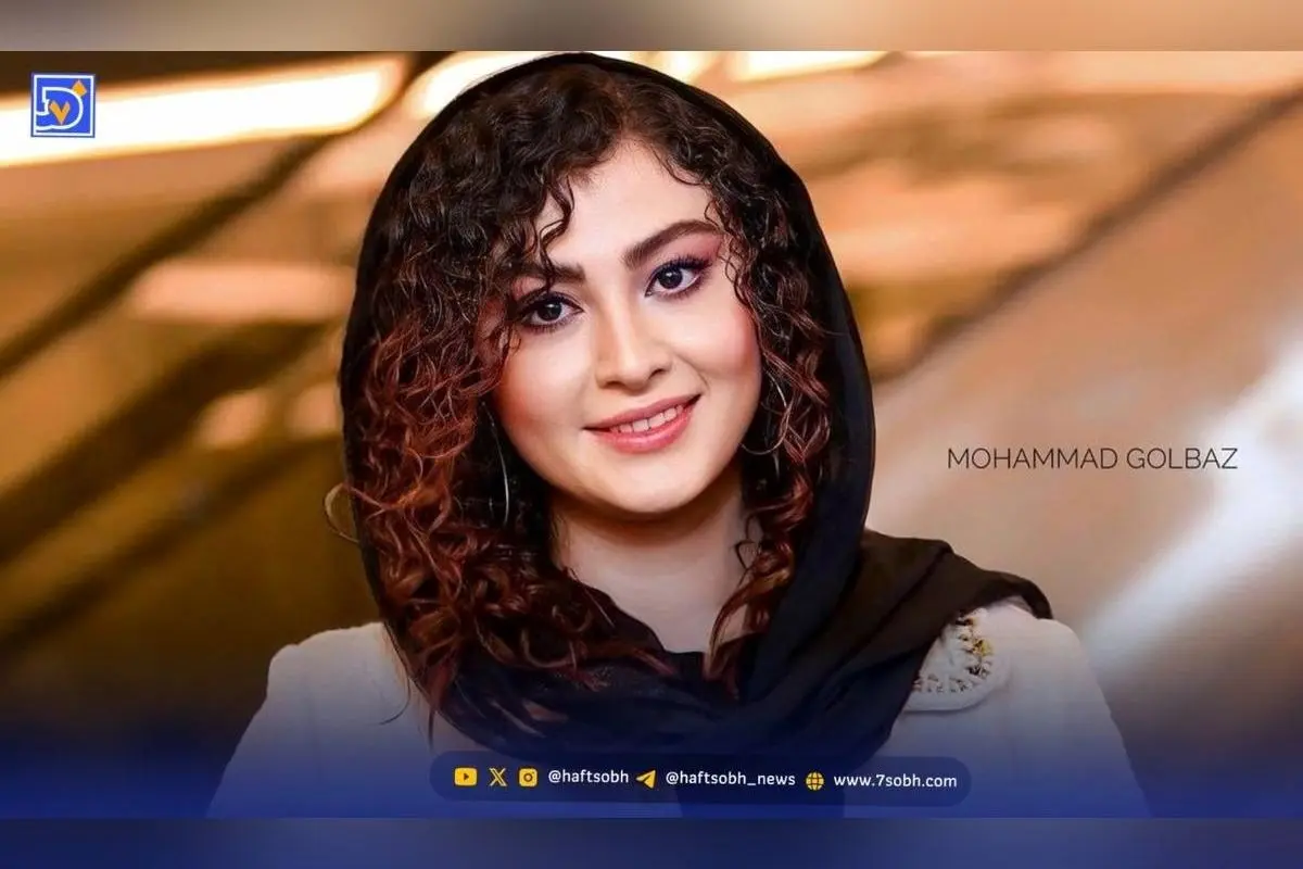 خانه لوکس مریم مومن با طراحی مدرن و مینیمال، دکوراسیون راحتی و چوب راش در کنار مبلمان شیک