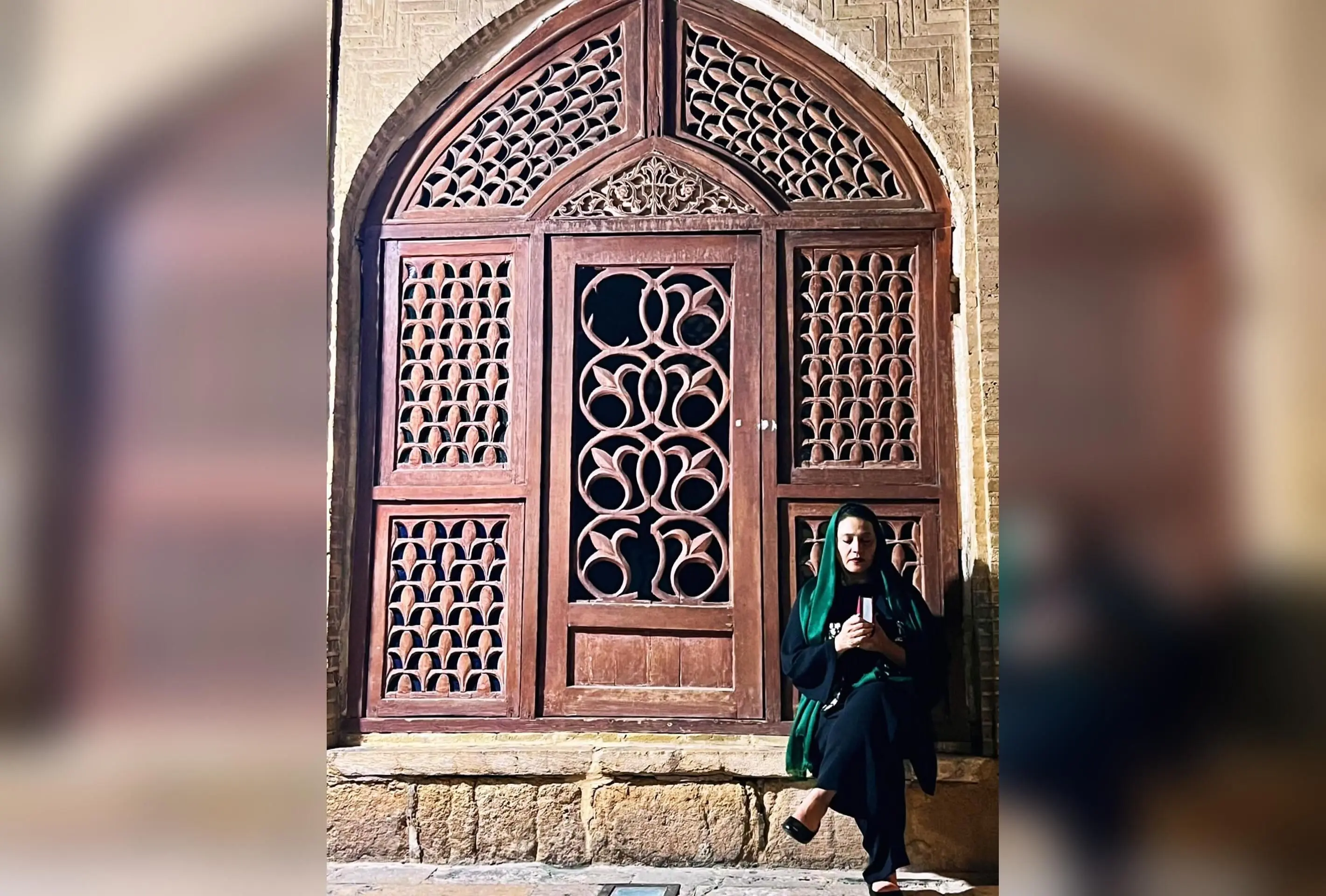 احساس امید و تجدید قوا در شب‌های تنهایی: لحظه‌ای با شبنم مقدمی در کنار حافظ و ترانه‌ای از حسین غیاثی