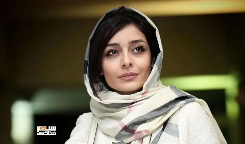 ساره بیات با آرایش اسموکی و رژلب نود در جدیدترین عکس اینستاگرام؛ جذاب و لوند به نظر می‌رسد