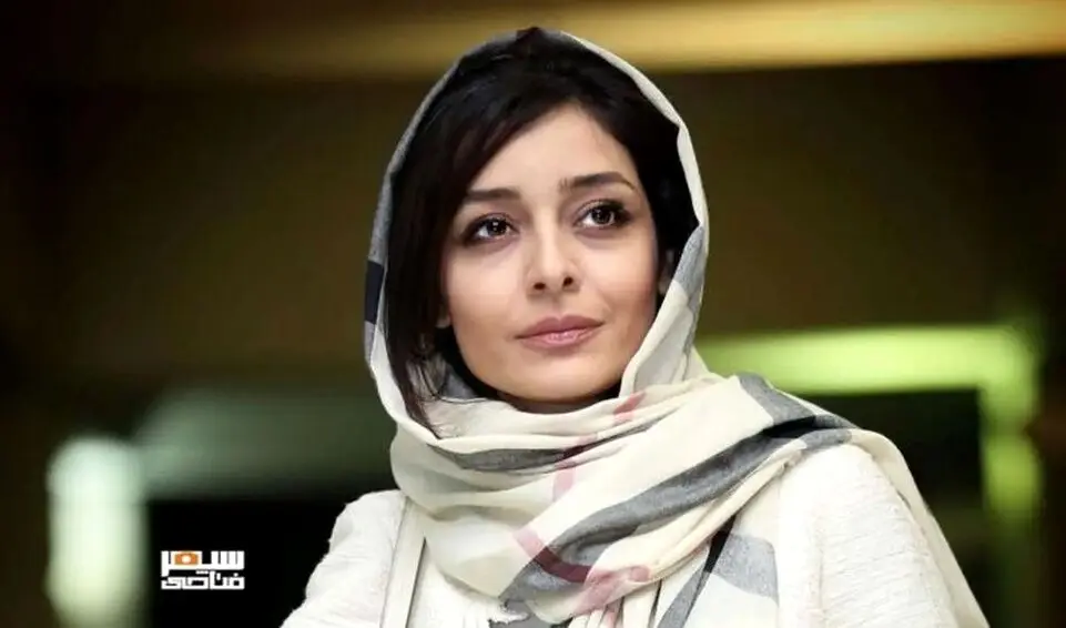 ساره بیات با آرایش اسموکی و رژلب نود در جدیدترین عکس اینستاگرام؛ جذاب و لوند به نظر می‌رسد