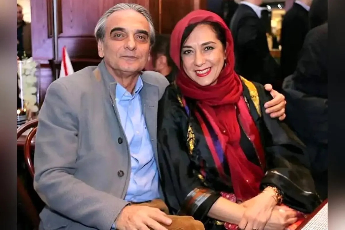 عکس نوه‌های اروپایی و ناتنی همایون ارشادی در کنار خانواده در حال تماشای مسابقه