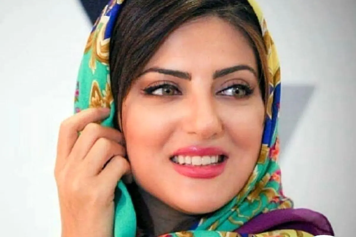 گریم متفاوت و طراحی لباس هنری هلیا امامی در برنامه دورهمی با چشمان عسلی و هارمونی خاص