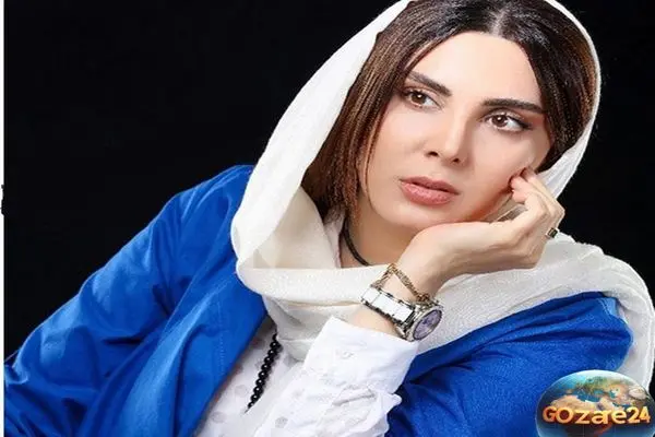 تصویر منحصربه‌فرد لیلا بلوکات با استایل ست شده با مبلمان خانه؛ ترکیب زرد و سبز در دکوراسیون داخلی
