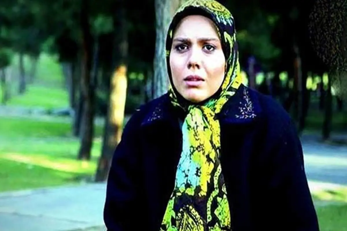 تصاویر خانوادگی آزاده زارعی بازیگر آوای باران همراه با پدر، مادر و برادرش | زندگی شخصی و حرفه‌ای ستاره محبوب