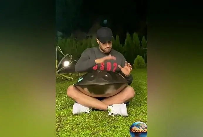 مرتبتی پورعلی‌گنجی، ستاره فوتبال و هنرمند چندوجهی با اجرای هنگ درام و خوانندگی زیبا در مهمانی و خلوت خانه + ویدیو