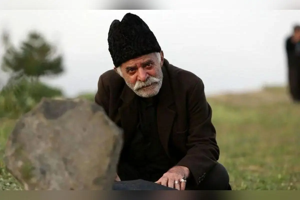 سنگ قبر سیروس گرجستانی با متن معنوی و منحصر به فرد؛ یادبودی ماندگار از بازیگر محبوب ایران