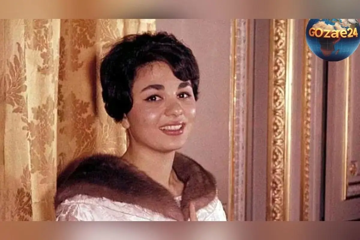 عکس سفر در زمان: فرح پهلوی در بازدید تاریخی از نمایشگاه نادر در دهه ۴۰ + تصاویری از آثار هنری و کتابهای خطی نفیس